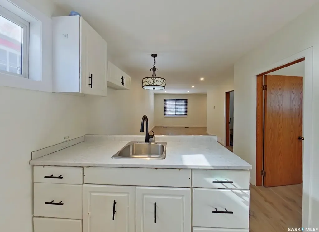 651 Queen Street Regina SK S4T 4A2