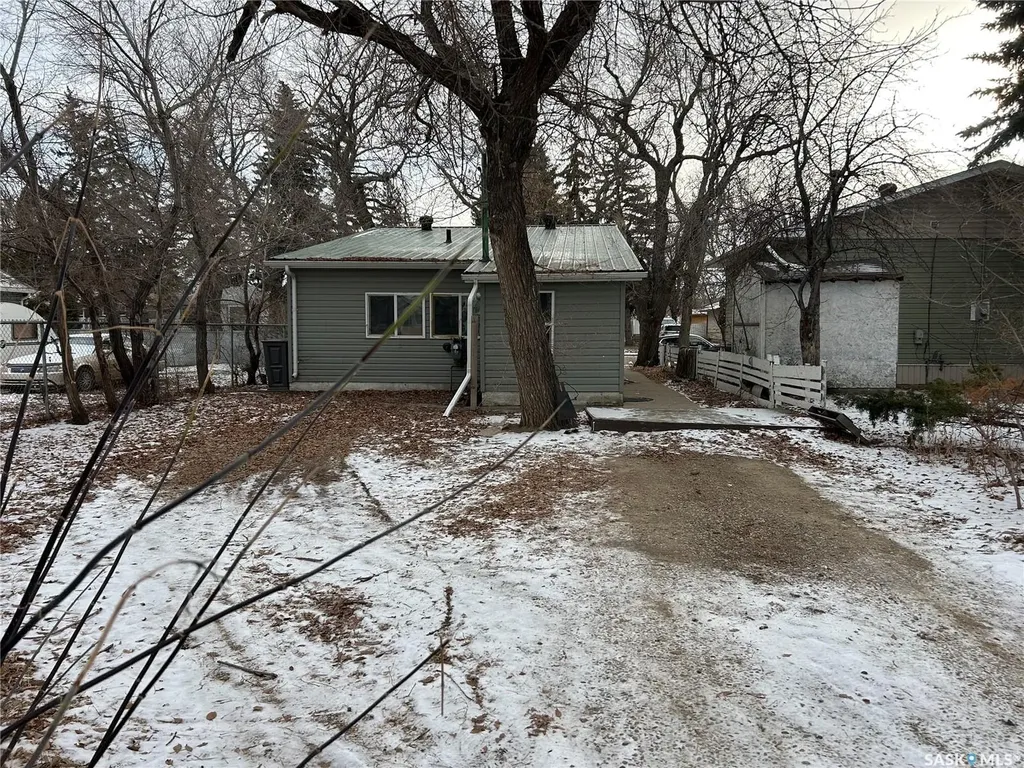 1042 Coteau Street W Moose Jaw SK S6H 5G4