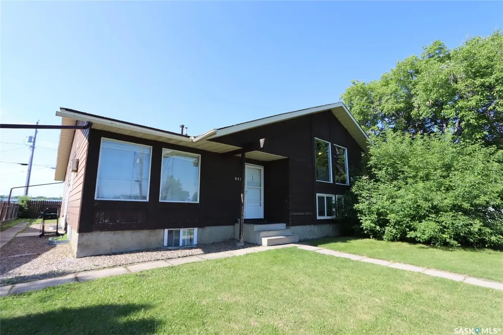 835 7th Street E Prince Albert SK S6V 6T3