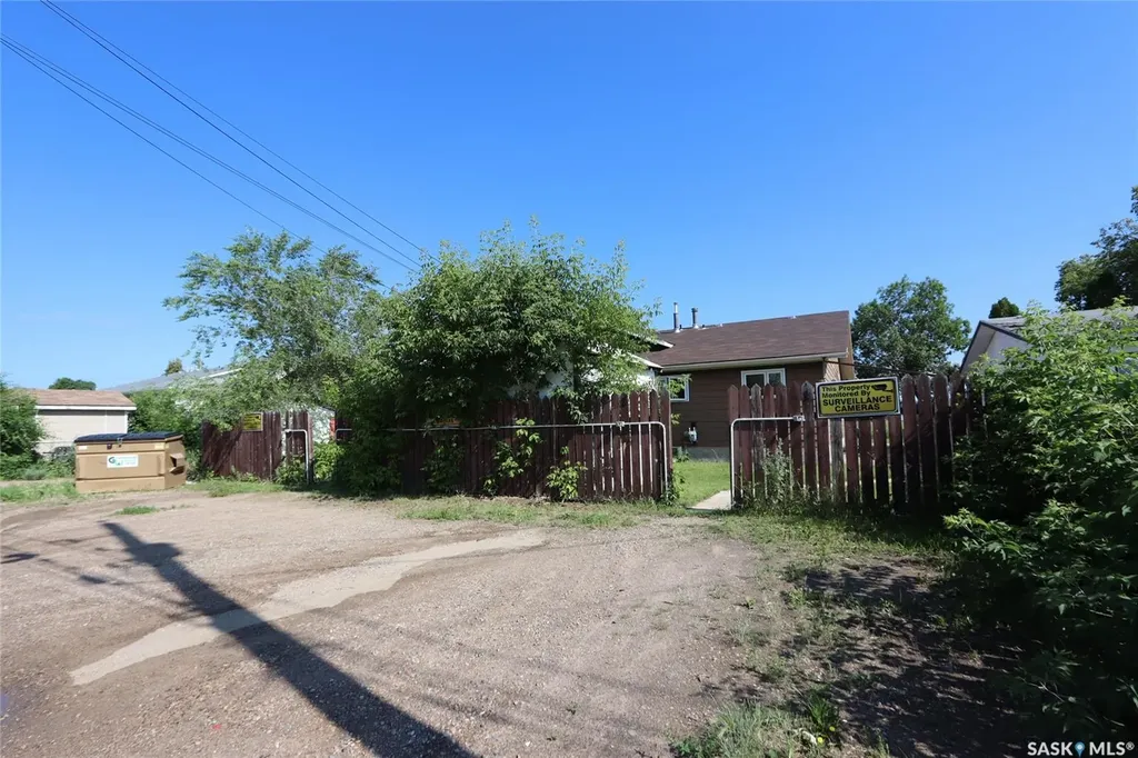 835 7th Street E Prince Albert SK S6V 6T3