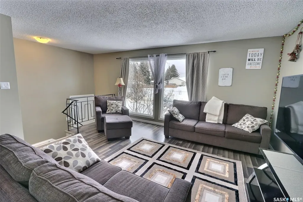 835 7th Street E Prince Albert SK S6V 6T3