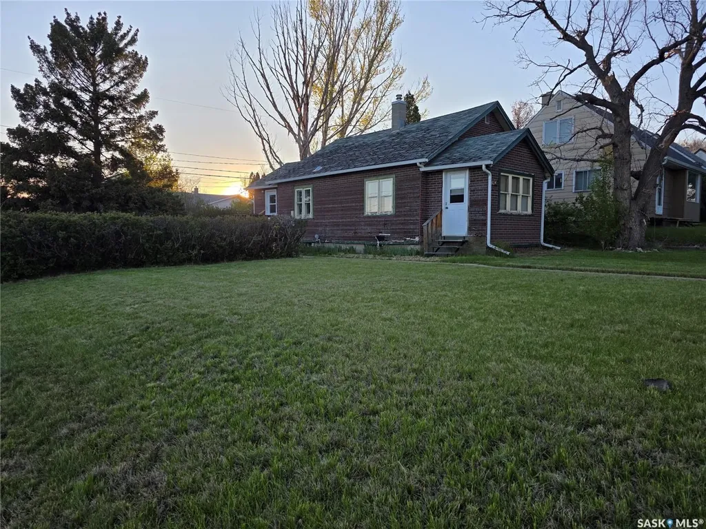 604 3rd Avenue NW Swift Current SK S9H 0S9