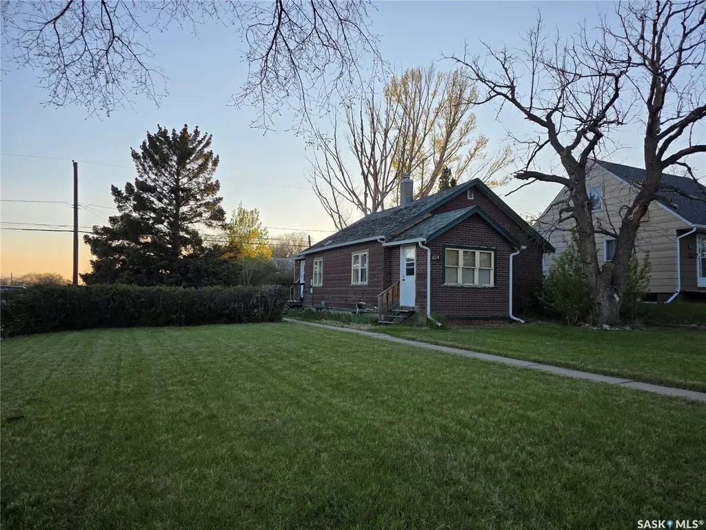 604 3rd Avenue NW Swift Current SK S9H 0S9