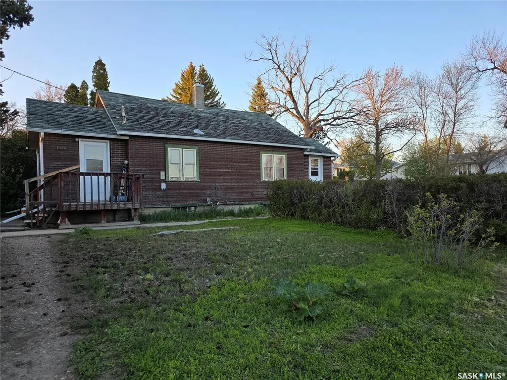 604 3rd Avenue NW Swift Current SK S9H 0S9