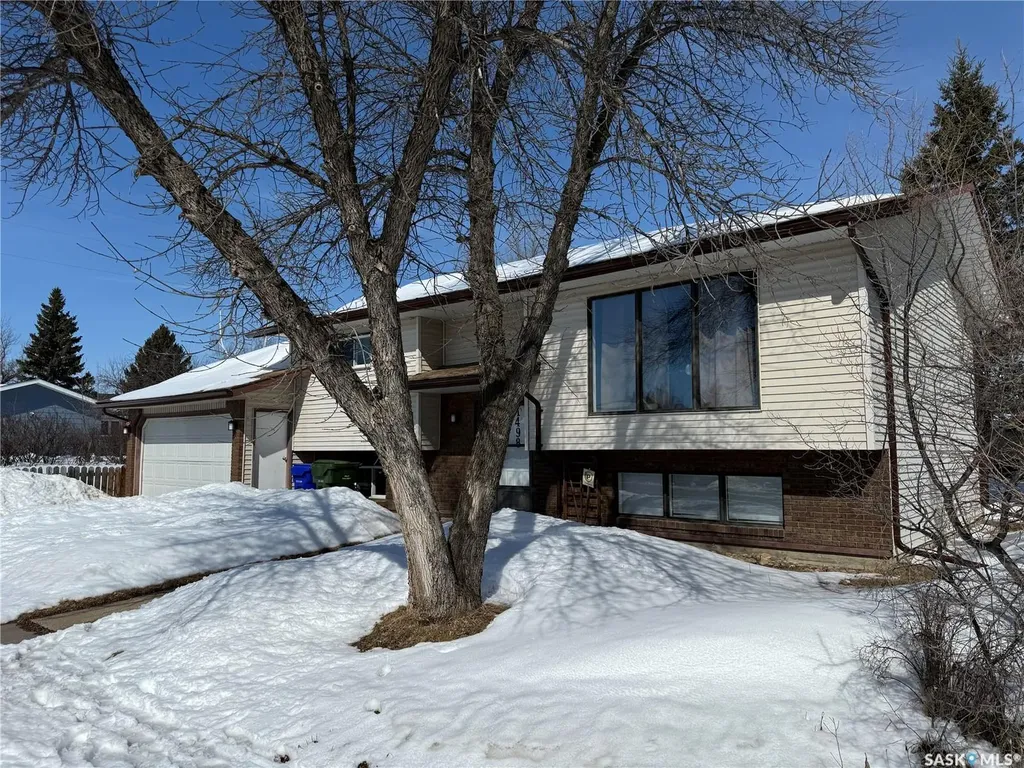 1498 Lacroix Street Prince Albert SK S6V 7T8