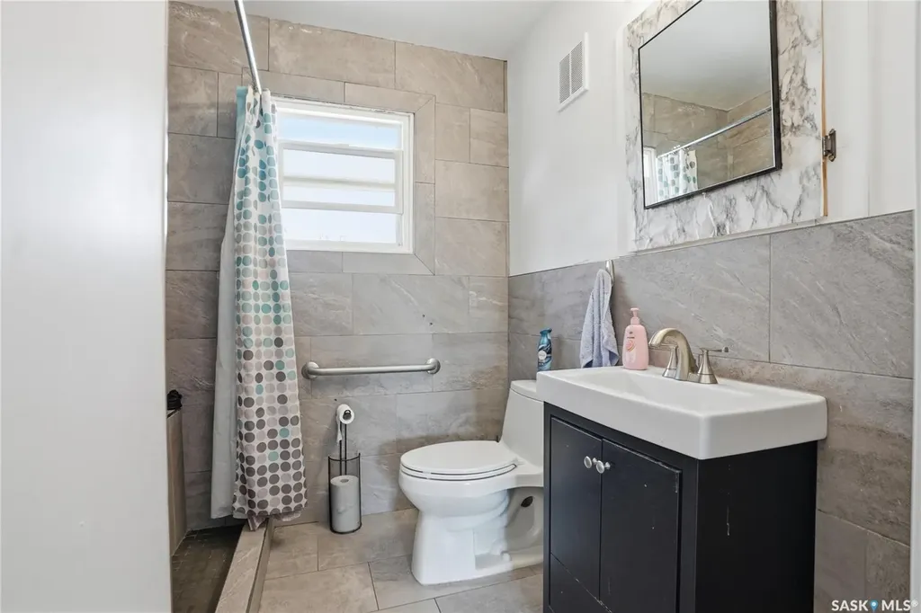 1709 2nd Avenue N Saskatoon SK S7K 3N2