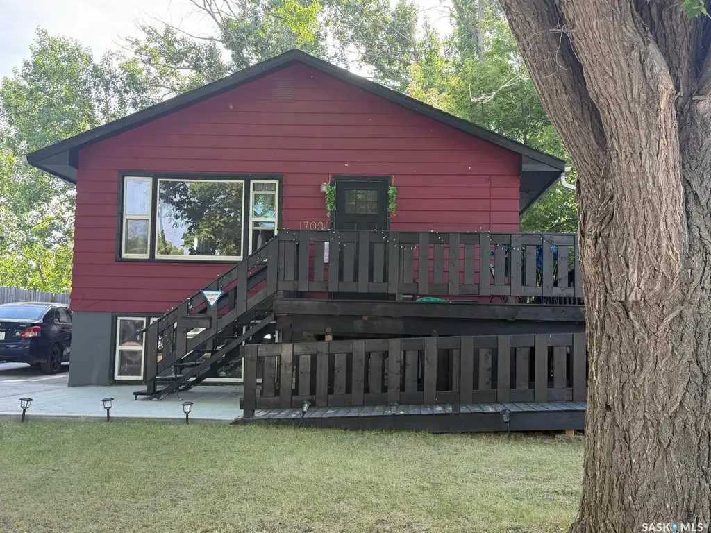 1709 2nd Avenue N Saskatoon SK S7K 3N2