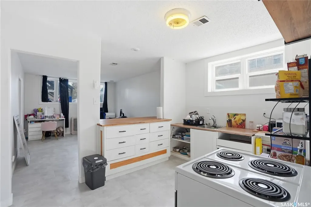 1709 2nd Avenue N Saskatoon SK S7K 3N2