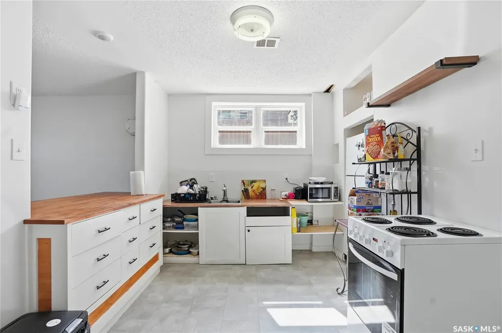 1709 2nd Avenue N Saskatoon SK S7K 3N2
