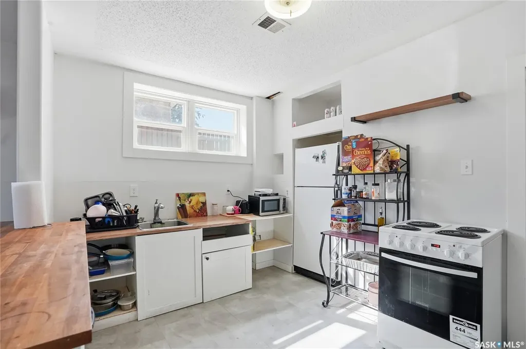1709 2nd Avenue N Saskatoon SK S7K 3N2
