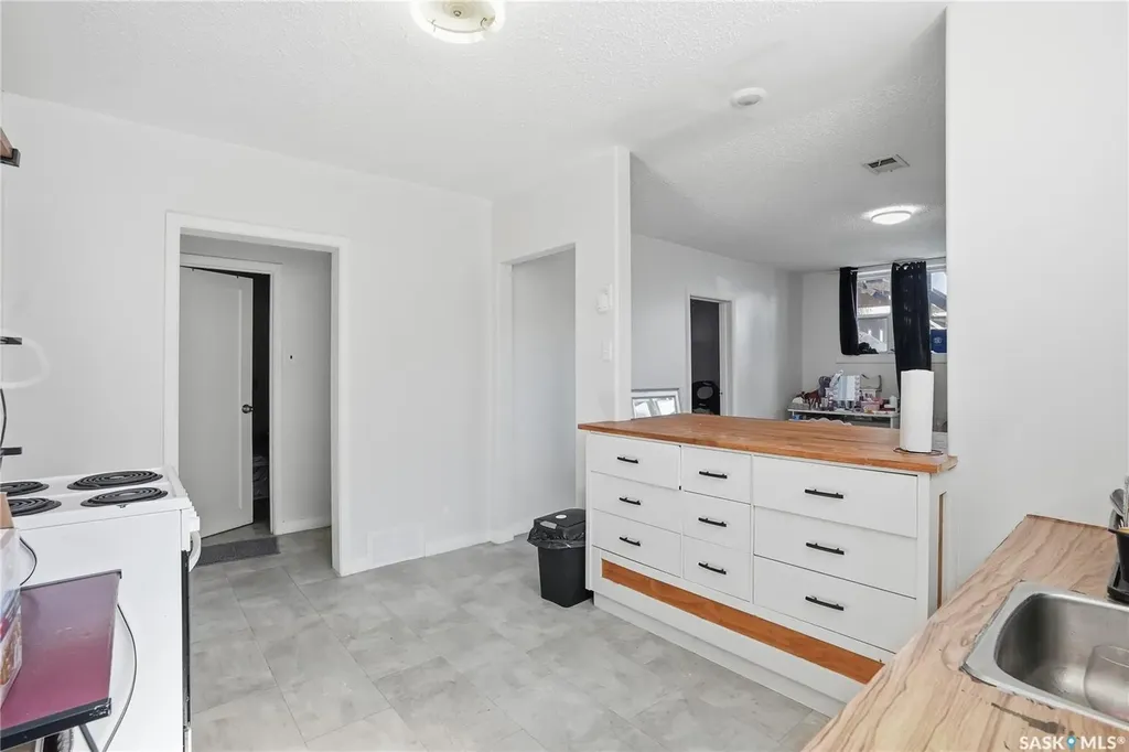 1709 2nd Avenue N Saskatoon SK S7K 3N2