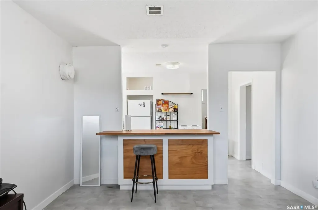 1709 2nd Avenue N Saskatoon SK S7K 3N2