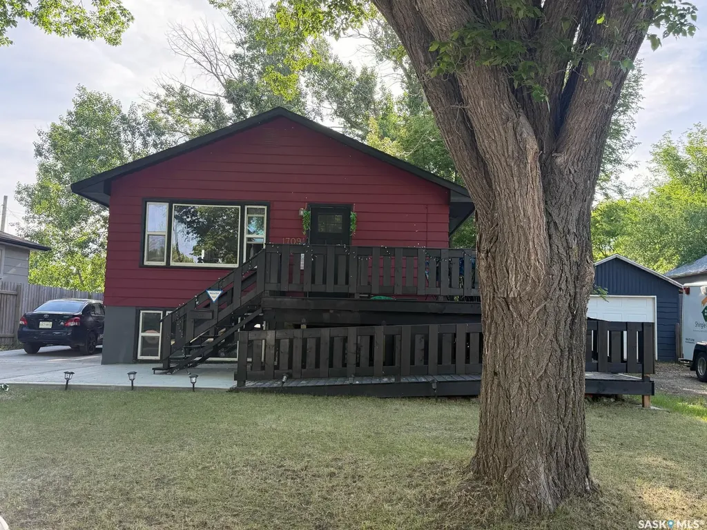 1709 2nd Avenue N Saskatoon SK S7K 3N2