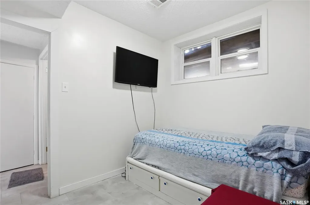 1709 2nd Avenue N Saskatoon SK S7K 3N2