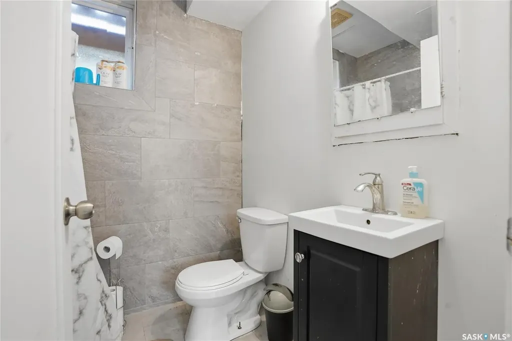 1709 2nd Avenue N Saskatoon SK S7K 3N2