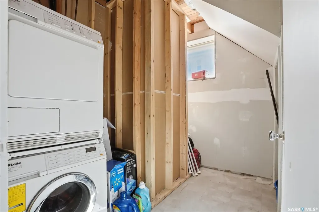 1709 2nd Avenue N Saskatoon SK S7K 3N2