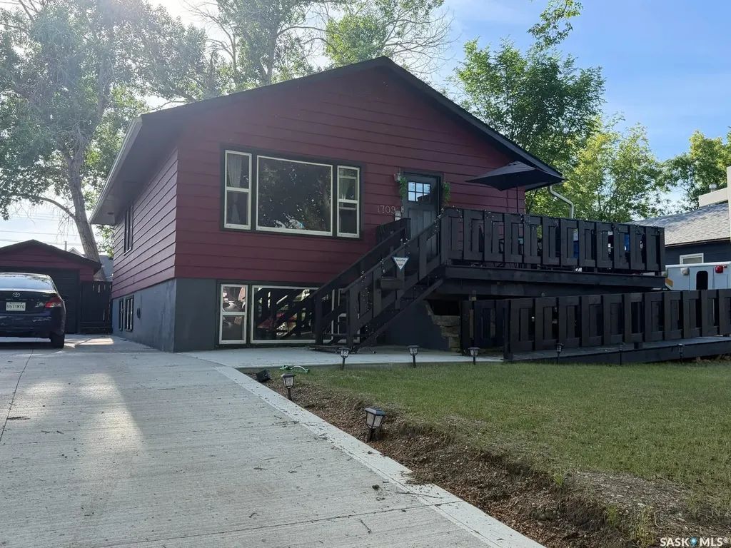 1709 2nd Avenue N Saskatoon SK S7K 3N2