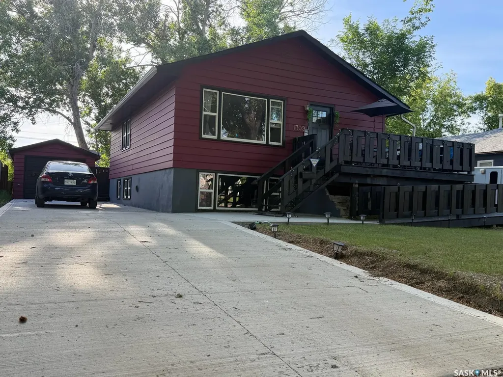1709 2nd Avenue N Saskatoon SK S7K 3N2