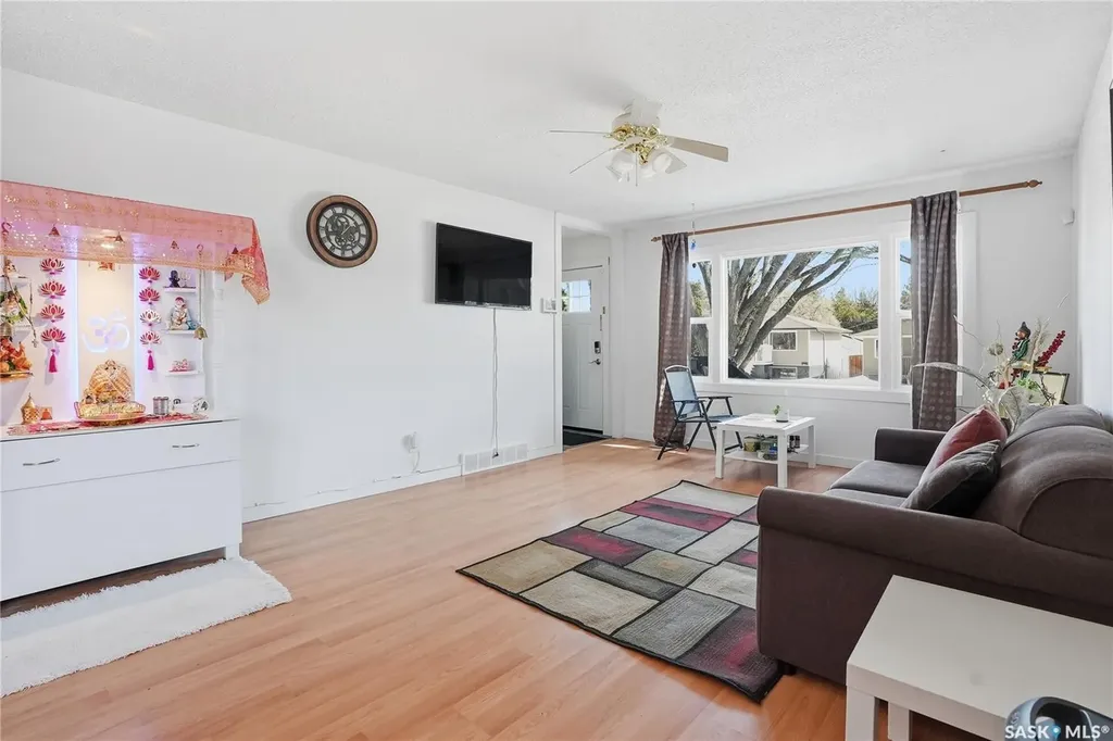 1709 2nd Avenue N Saskatoon SK S7K 3N2