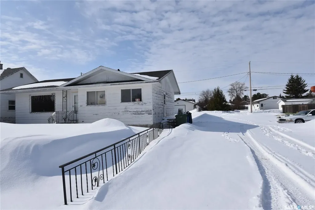 402-404 1st Street W Nipawin SK S0E 1E0