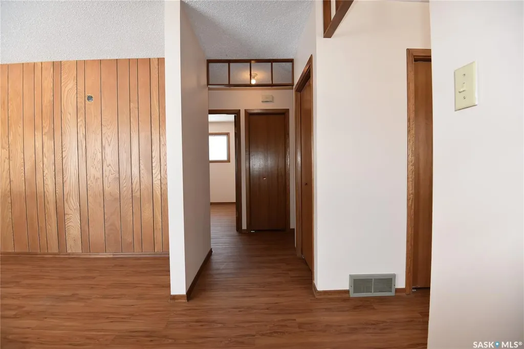 402-404 1st Street W Nipawin SK S0E 1E0