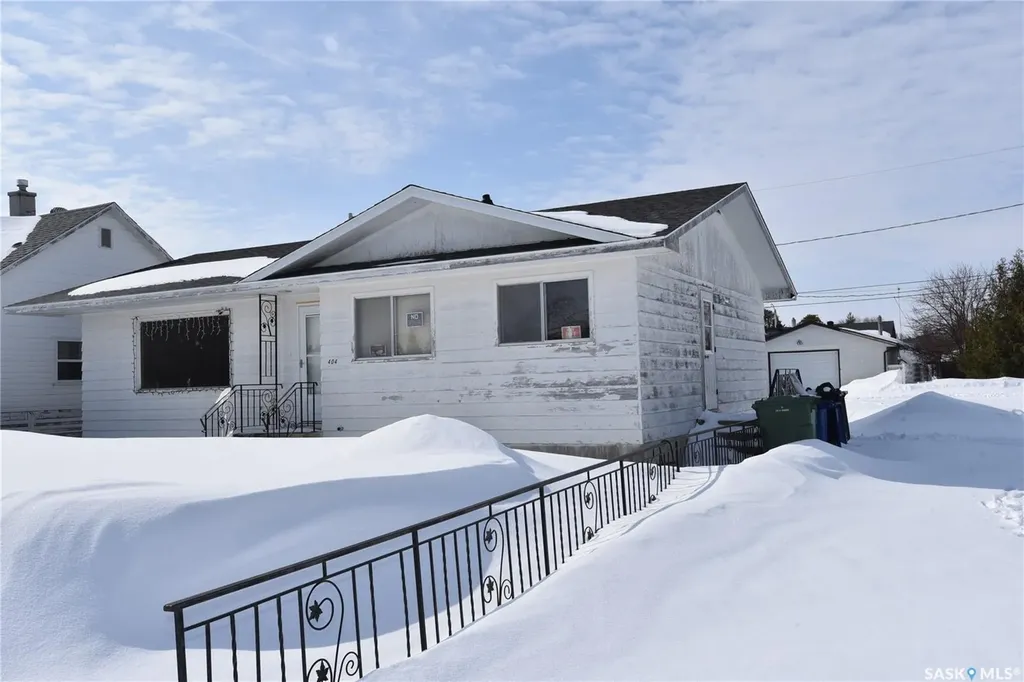 402-404 1st Street W Nipawin SK S0E 1E0