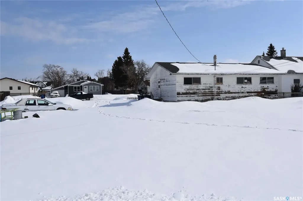 402-404 1st Street W Nipawin SK S0E 1E0