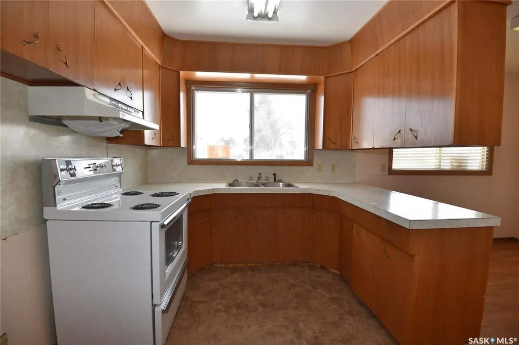 402-404 1st Street W Nipawin SK S0E 1E0