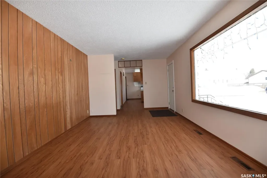 402-404 1st Street W Nipawin SK S0E 1E0