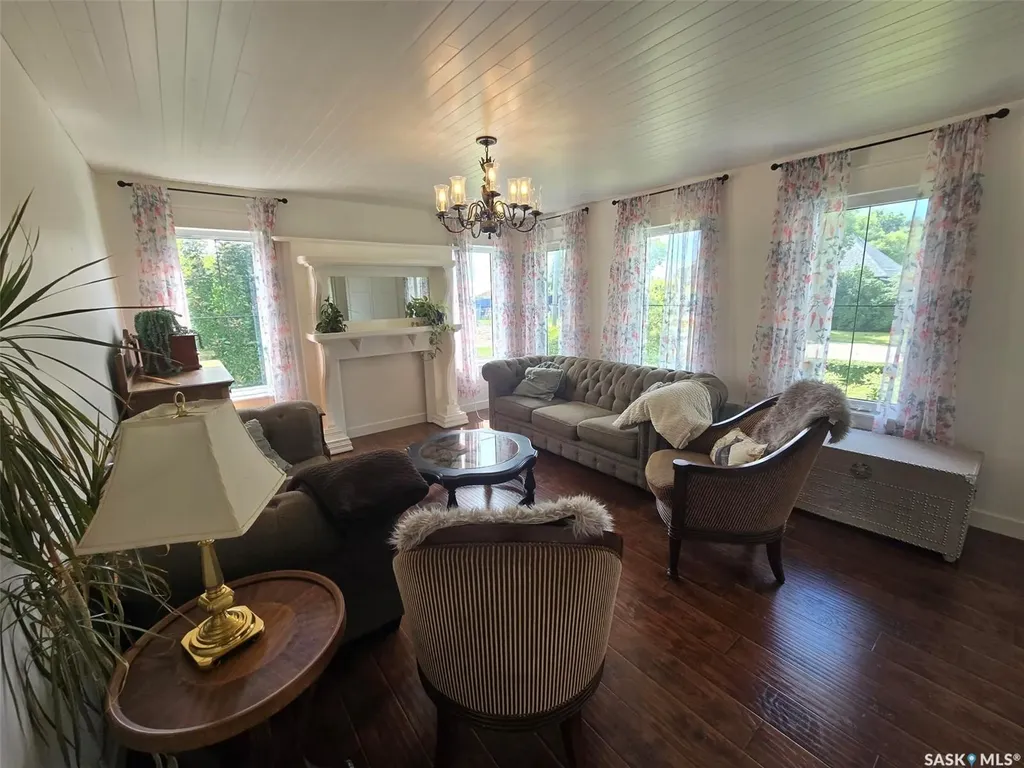 1306 Assiniboia Avenue Grenfell SK S0G 2B0