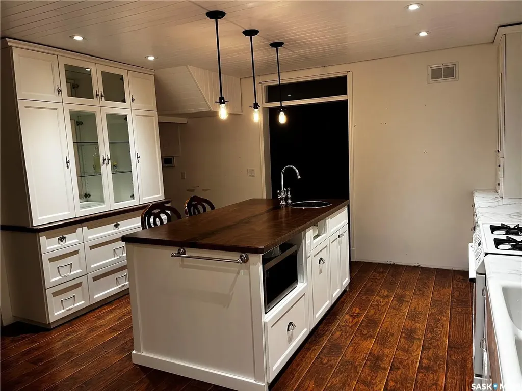1306 Assiniboia Avenue Grenfell SK S0G 2B0