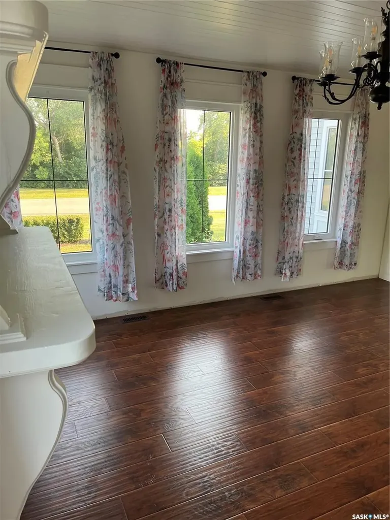 1306 Assiniboia Avenue Grenfell SK S0G 2B0