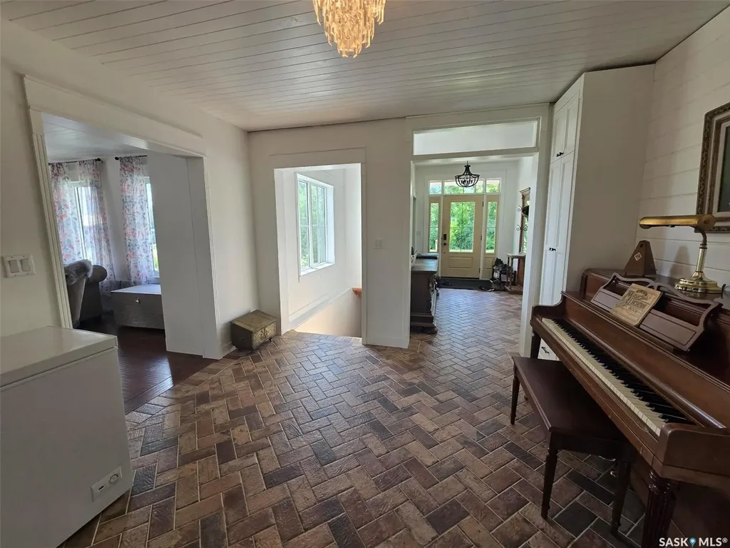 1306 Assiniboia Avenue Grenfell SK S0G 2B0
