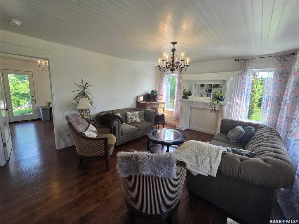 1306 Assiniboia Avenue Grenfell SK S0G 2B0