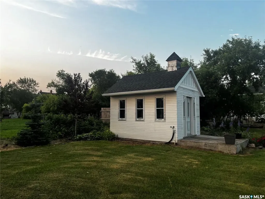 1306 Assiniboia Avenue Grenfell SK S0G 2B0