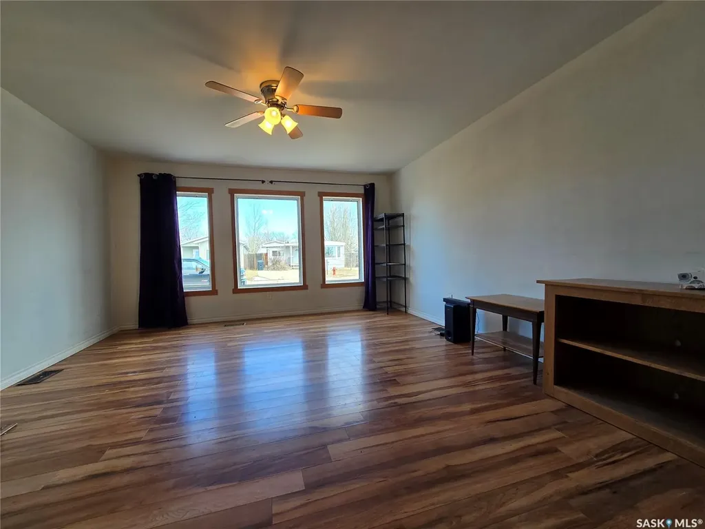 145 Laing Crescent Weyburn SK S4H 2R8