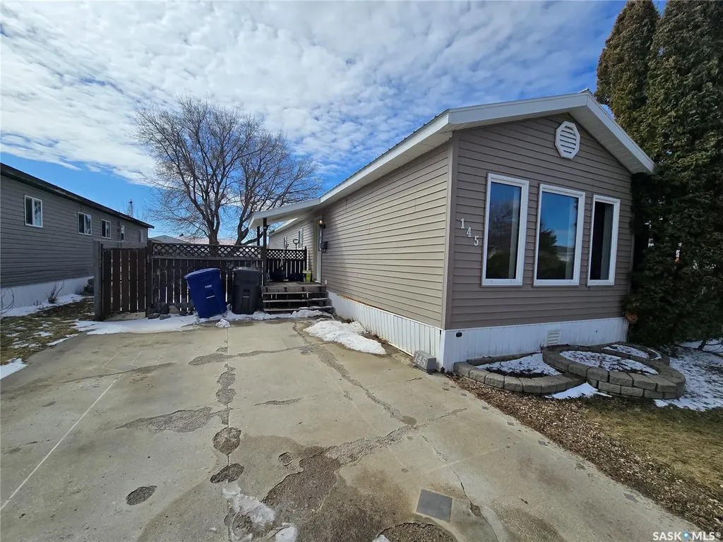145 Laing Crescent Weyburn SK S4H 2R8
