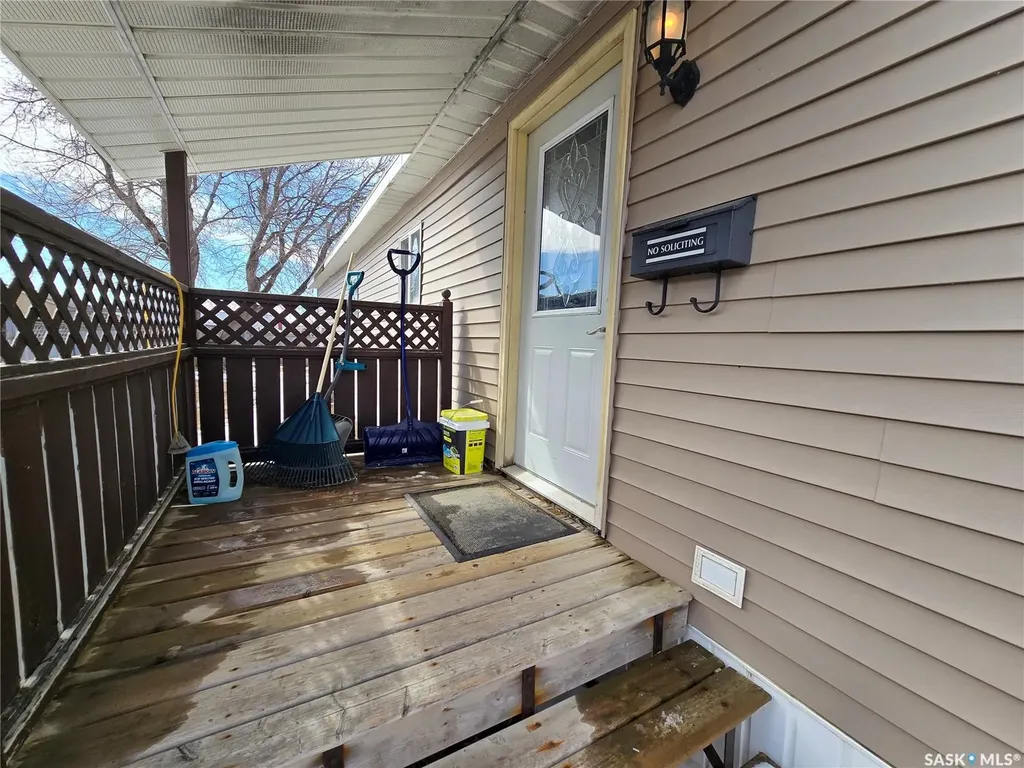 145 Laing Crescent Weyburn SK S4H 2R8
