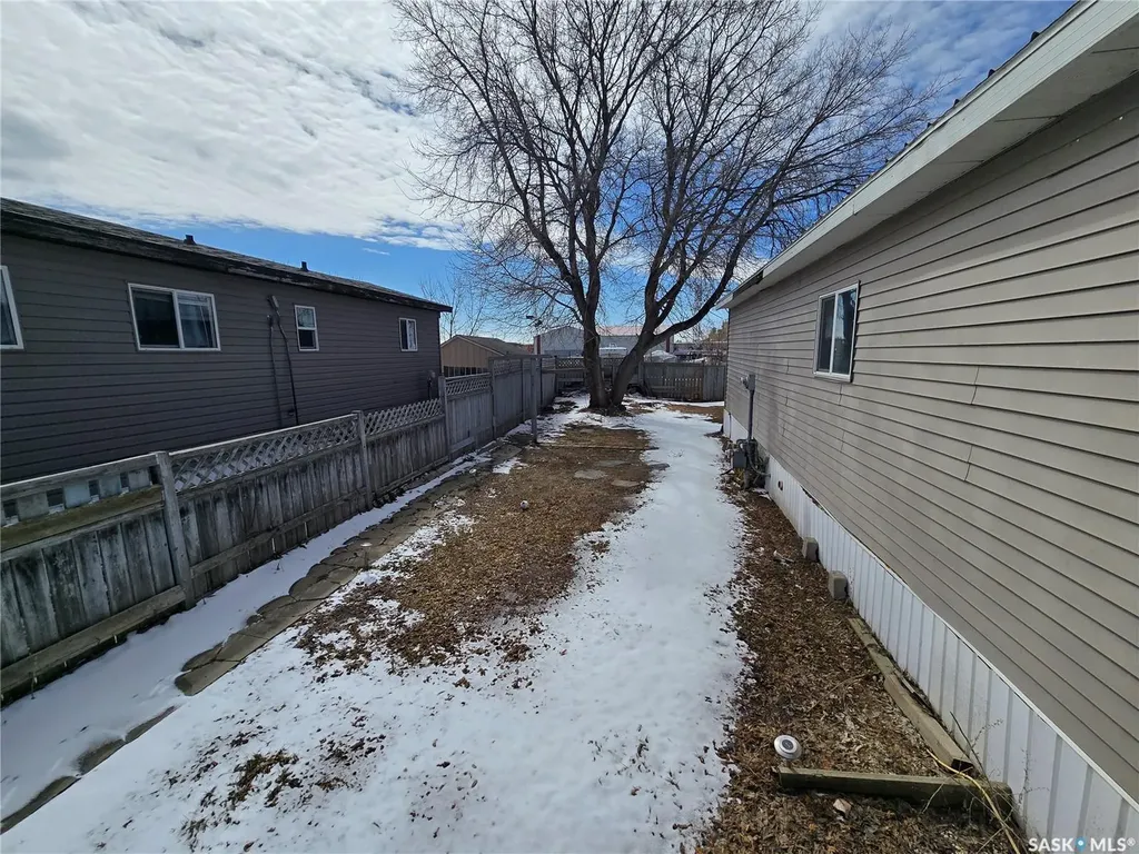 145 Laing Crescent Weyburn SK S4H 2R8