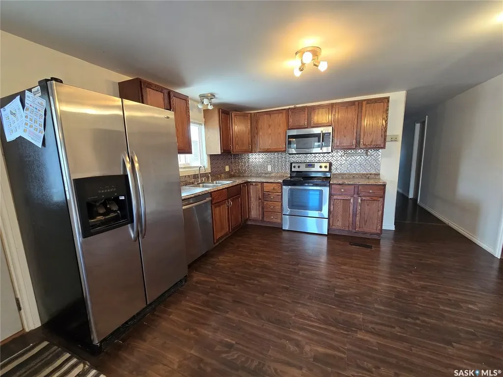 145 Laing Crescent Weyburn SK S4H 2R8