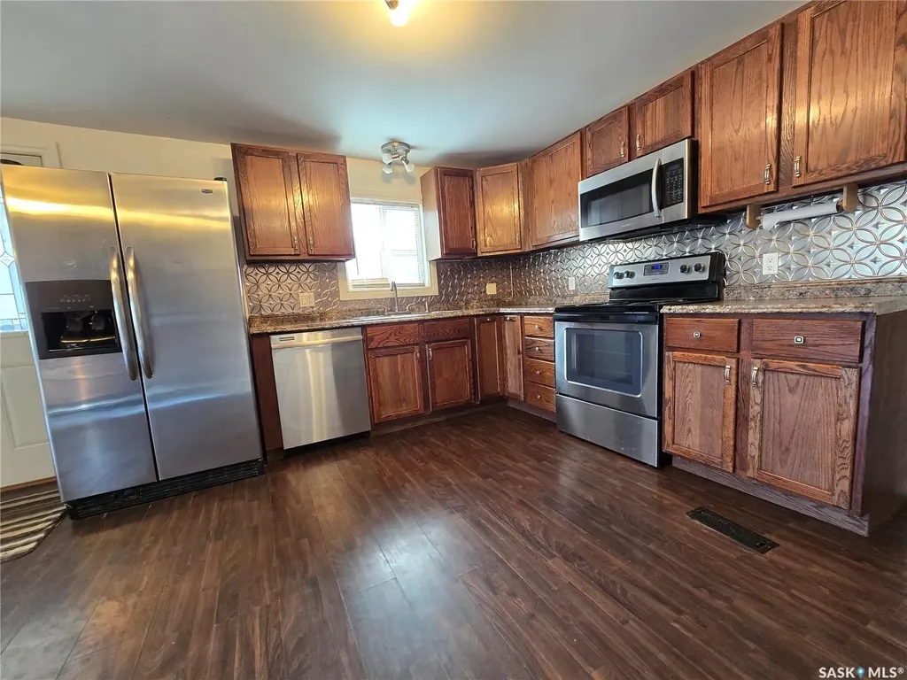 145 Laing Crescent Weyburn SK S4H 2R8