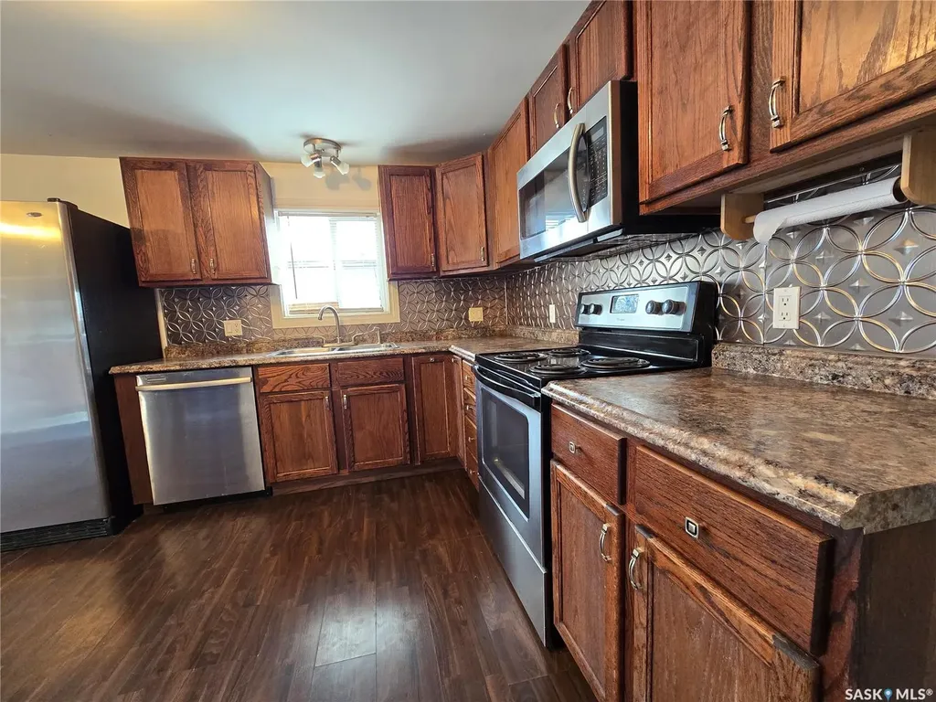 145 Laing Crescent Weyburn SK S4H 2R8