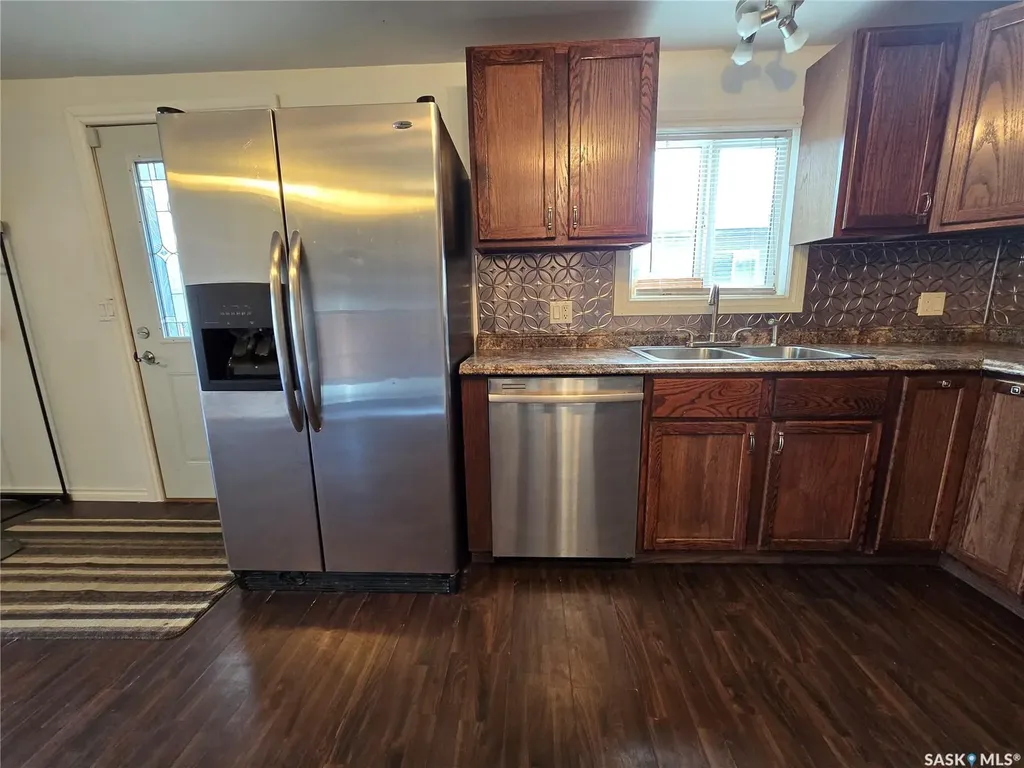 145 Laing Crescent Weyburn SK S4H 2R8