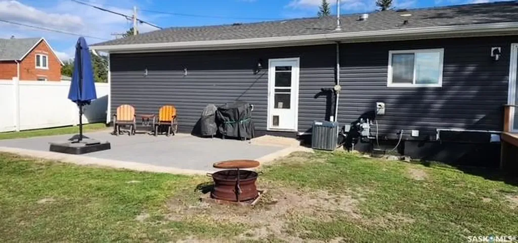 613 Peters Avenue Oxbow SK S0C 2B0