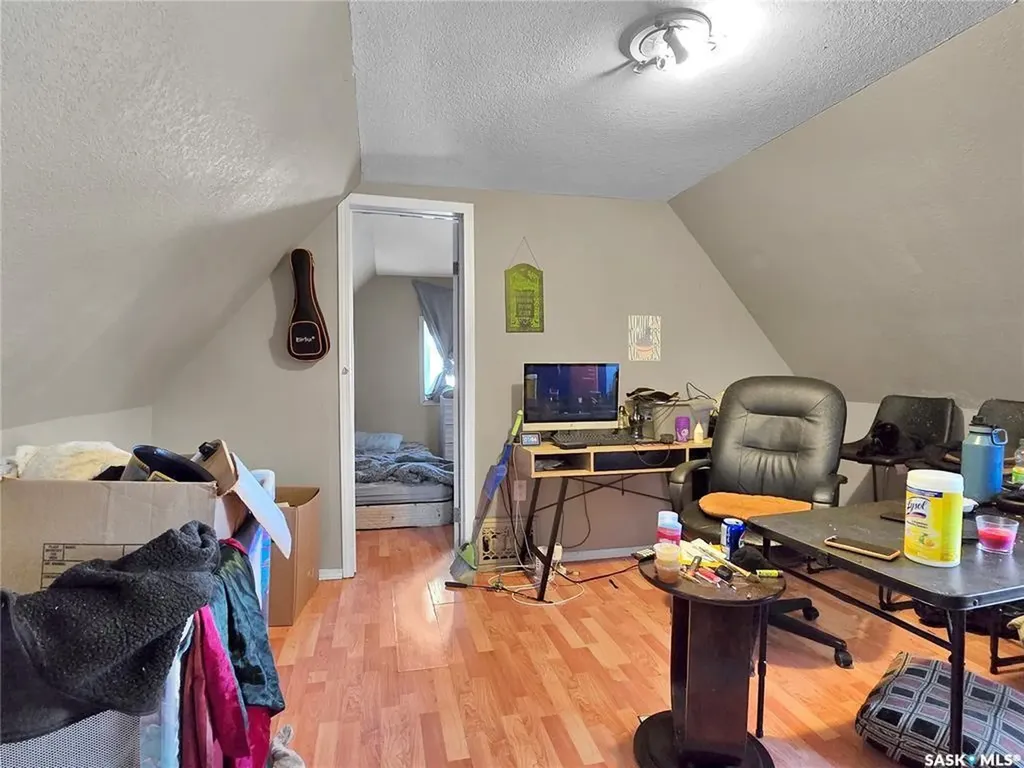 312 E Avenue S Saskatoon SK S7M 1S1