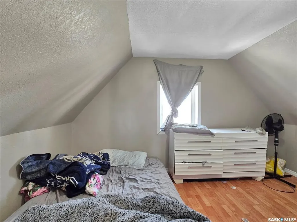 312 E Avenue S Saskatoon SK S7M 1S1
