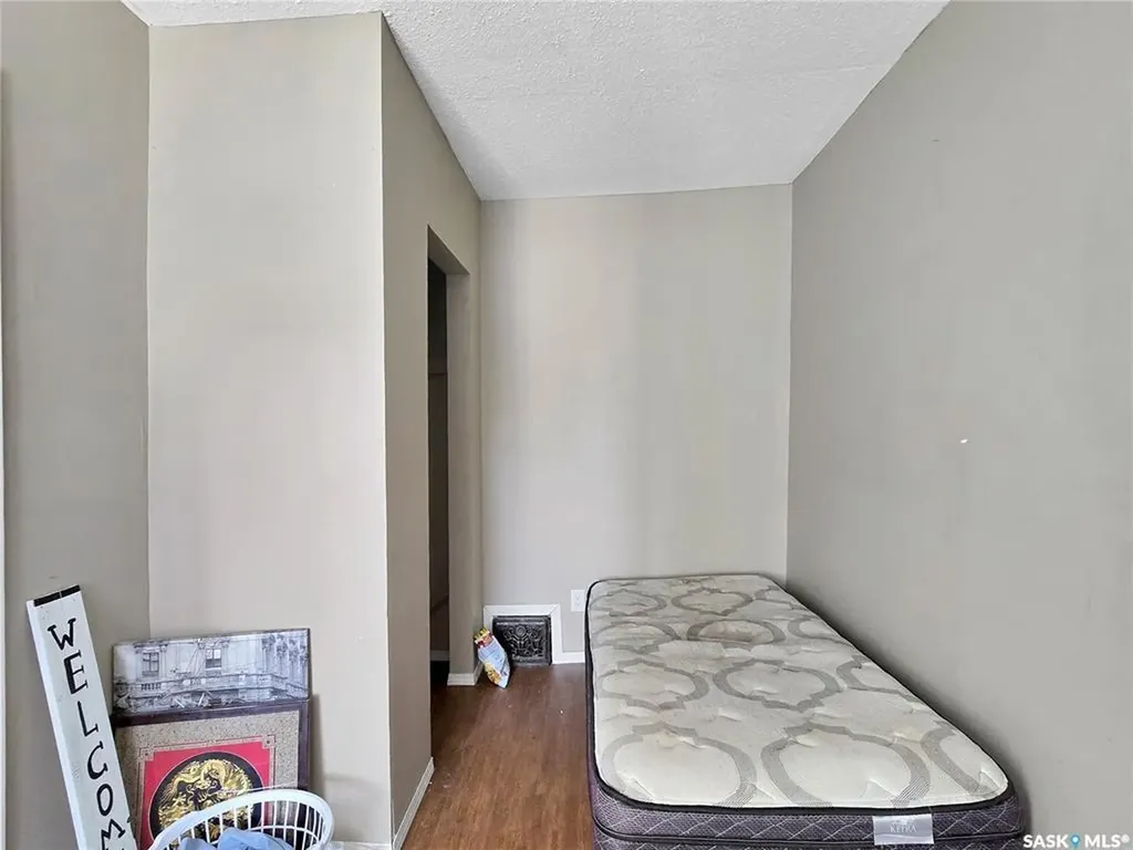 312 E Avenue S Saskatoon SK S7M 1S1