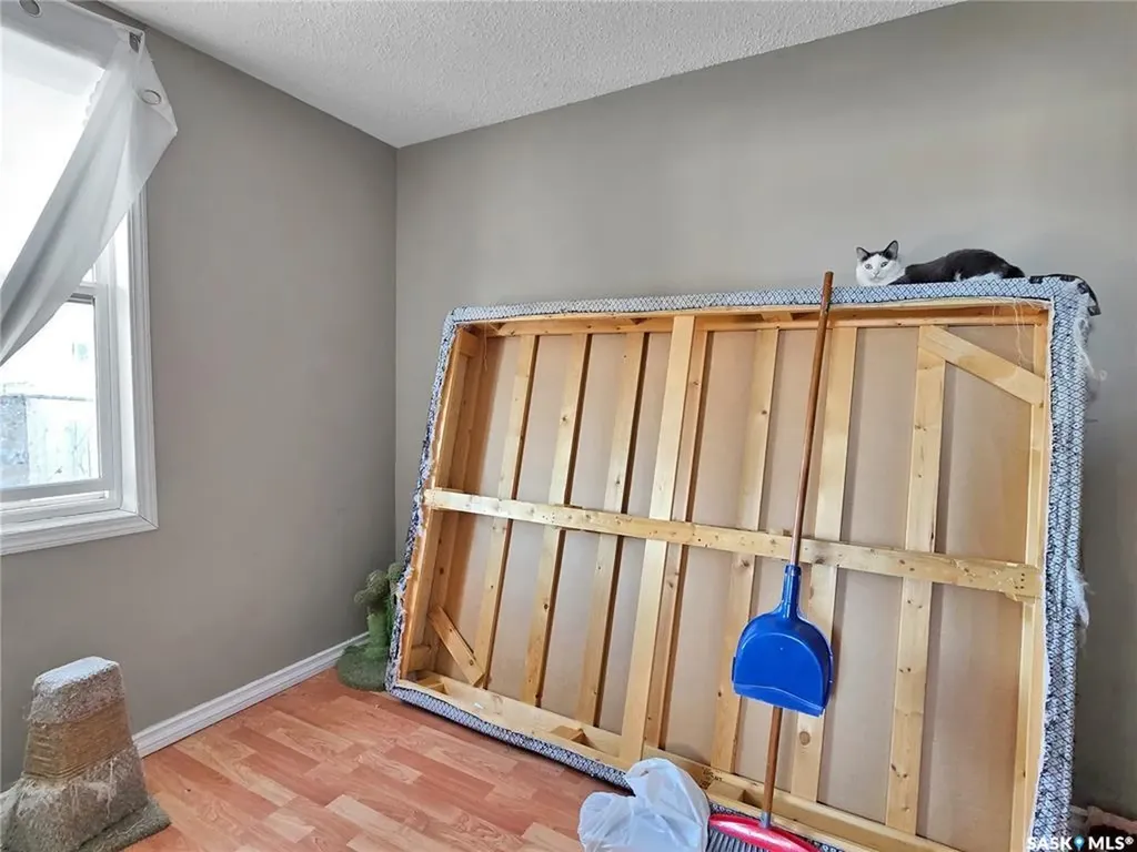 312 E Avenue S Saskatoon SK S7M 1S1
