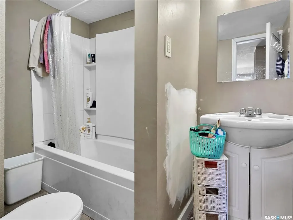 312 E Avenue S Saskatoon SK S7M 1S1
