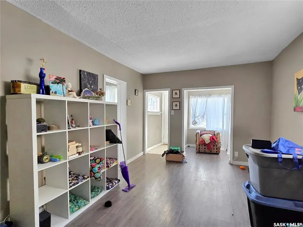 312 E Avenue S Saskatoon SK S7M 1S1